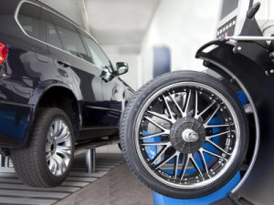 NEUREIFEN von Continental, Michelin, Dunlop, Goodyear, Pirelli, Fulda, Nokian, Semperit, Barum, Hankook, Cooper, Vredestein und Bridgestone bei Reifen Mielke GmbH in Delbrück - Bild: © Karin & Uwe Ann