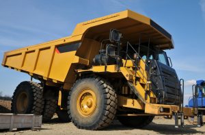 Laster - EM (Earth Mover Tire Molds) Reifen bei Reifen Mielke in Delbrück