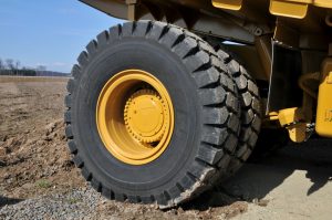 EM (Earth Mover Tire Molds) Reifen bei Reifen Mielke in Delbrück Galeriebild